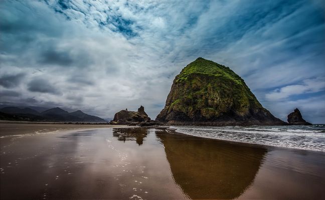 Haystack Rock, Cannon Beach, OR photo: Wikipedia